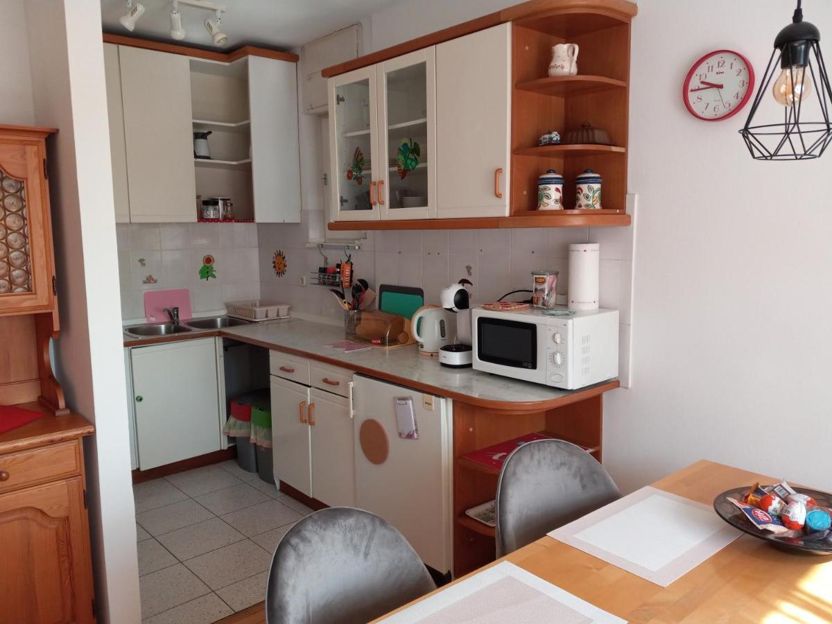 Lovely 2-Bedroom Appartment With Free Parking Dobrova Bagian luar foto